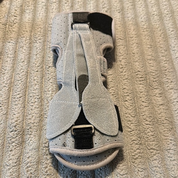 Gray Plantar Fasciitis Night Splint - Picture 10 of 12